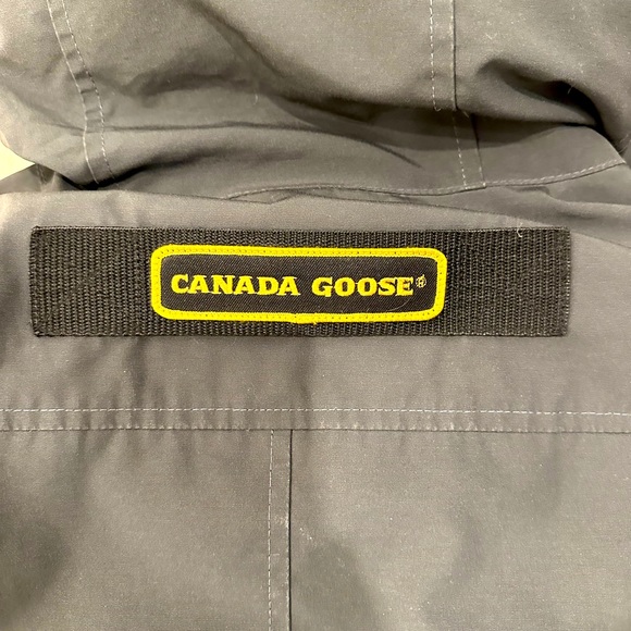 Canada Goose - Men’s Chateau Parka (Medium) - Picture 6 of 6